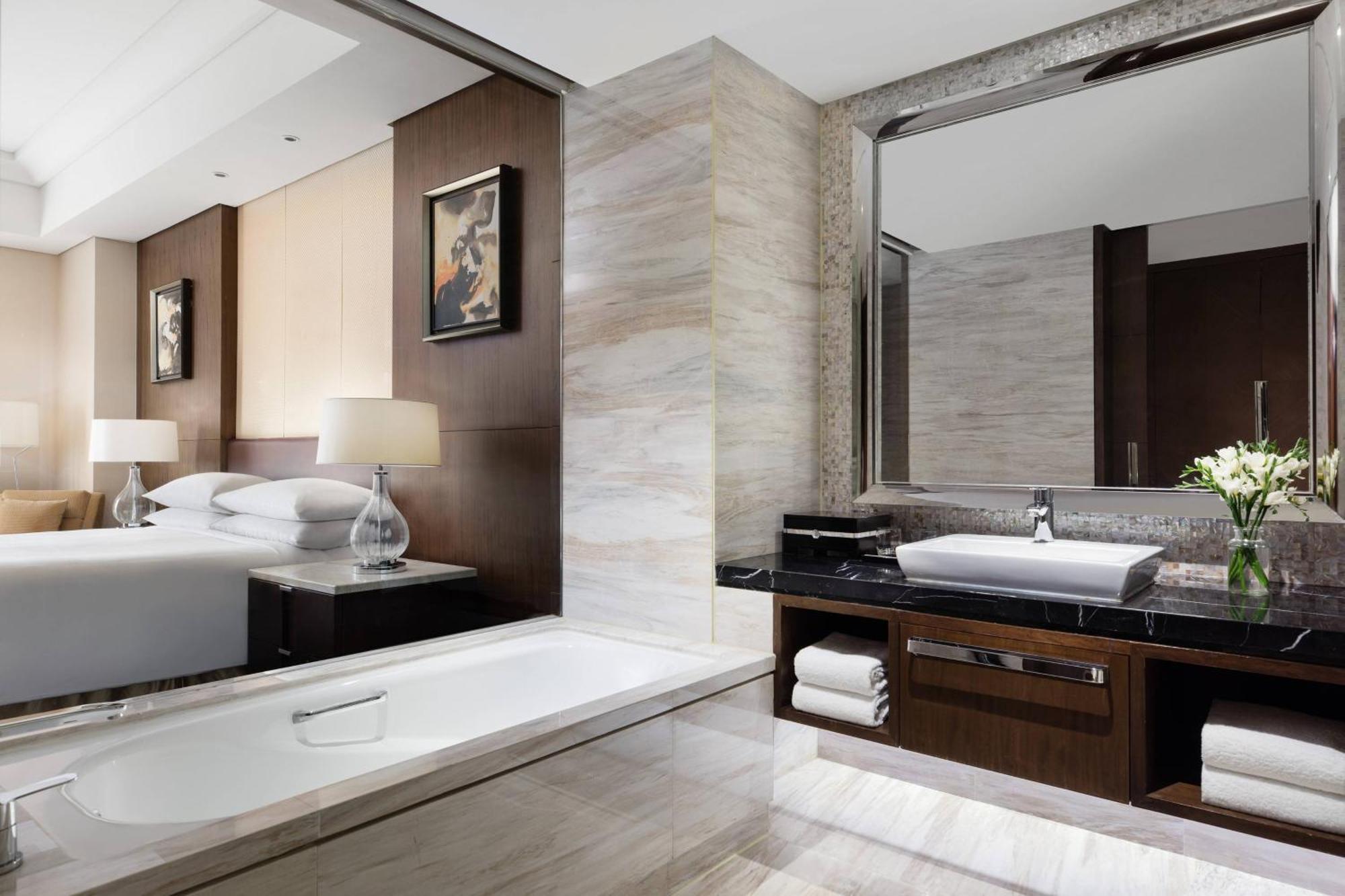 Shanghai Marriott Hotel Pudong East - Only A 30 Minute Drive From Disney Eksteriør bilde
